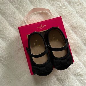 Kate Spade New York baby girl Mary Jane shoes in black size 2 (3-6 months)